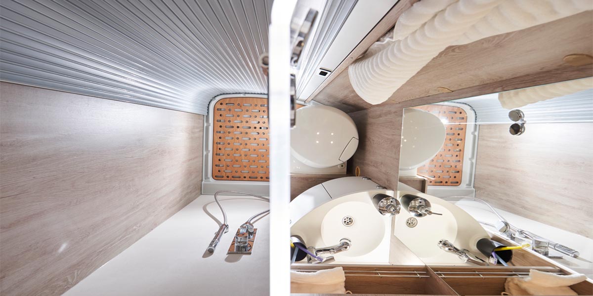 Bravia Swan 599 Trend Van Bad mit Dusche und WC