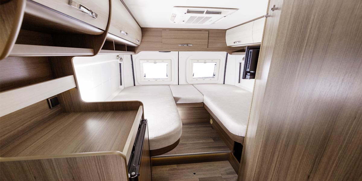 Bravia Swan 699 Van Liegefläche Nachts